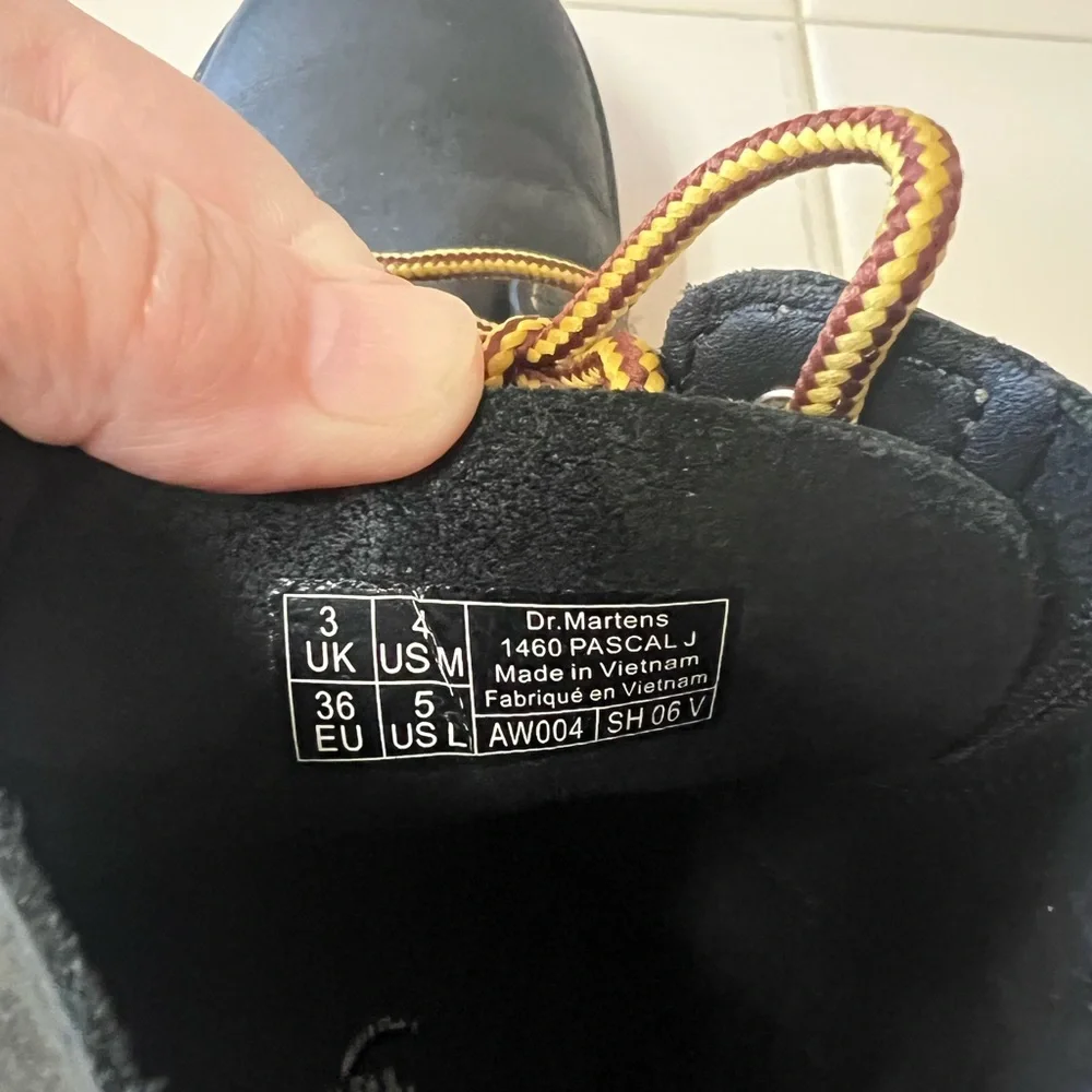 Dr. Martens Kids Black Leather Lace-Up Boots - Picture 6 of 11